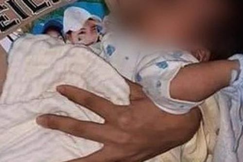 Bé sơ sinh nặng gần 4kg bị bỏ rơi trước cửa hàng điện thoại