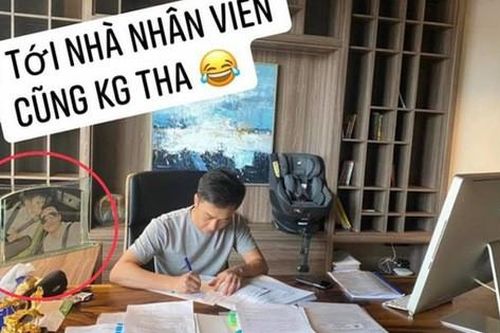 Đồ vật này trên bàn làm việc cho thấy Cường Đô La vẫn dành cho Subeo vị trí quan trọng nhất dù mới có thêm con gái