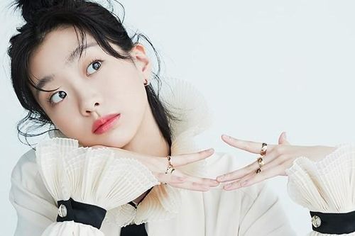 Kim Da Mi mặc toàn đồ Chanel trong bộ ảnh mới, gửi lời nhắn quý giá tới các cô gái U30