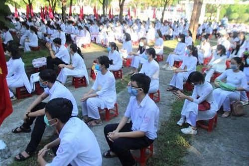 Lễ khai giảng đặc biệt giữa mùa dịch Covid-19 tại nhiều tỉnh thành