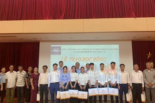 Formosa Hà Tĩnh hỗ trợ nhiều học sinh nghèo vượt khó học giỏi