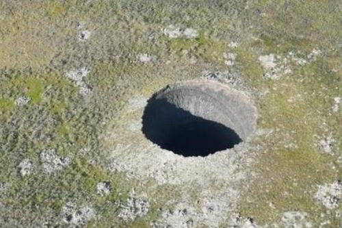 'Hố tử thần' bí ẩn xuất hiện ở Siberia
