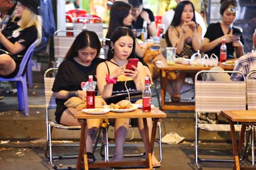 Quán bar, vũ trường ở Bùi Viện chuyển sang bán cà phê, thức ăn