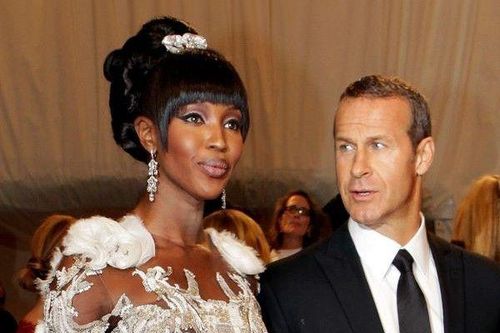 Naomi Campbell bị tỷ phú đòi nợ sau 7 năm chia tay