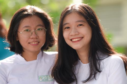 Nữ sinh TP.HCM trong tà áo trắng ngày khai trường