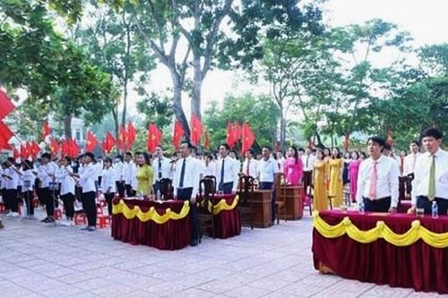 Hàng ngàn trường học tại Nghệ An - Hà Tĩnh tưng bừng khai giảng năm học mới