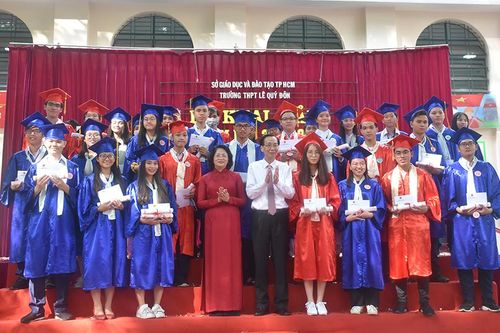 Phó Chủ tịch nước dự lễ khai giảng tại ngôi trường lâu đời nhất Thành phố mang tên Bác
