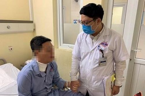 Người đàn ông 'thoát liệt' sau ca phẫu thuật điều trị ung thư tiền liệt tuyến di căn cột sống cổ