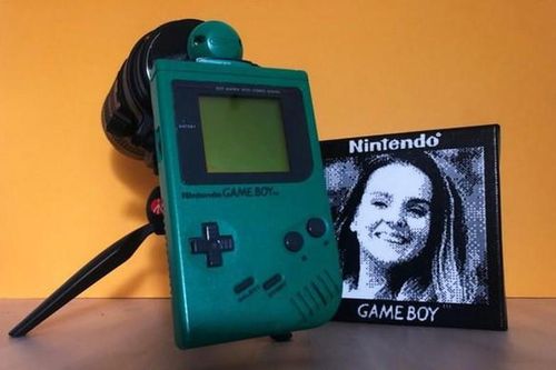 Game Boy cổ lỗ sĩ bất ngờ 'hóa thân' thành máy ảnh đen trắng hiện đại