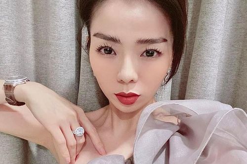 Lệ Quyên chăm 'thả thính' sau ồn ào thân mật với trai trẻ