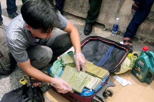 Nổ súng, truy đuổi nhóm buôn ma túy trên QL 1A