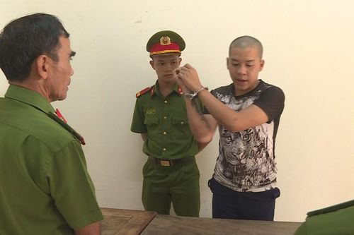 Khởi tố vụ cháu chém cậu trong bàn nhậu