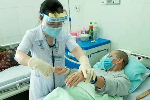 Một ni cô ở Quảng Nam ngộ độc sau khi ăn pate Minh Chay