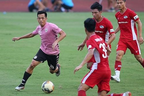 Bùi Tiến Dũng phản lưới nhà, Quế Ngọc Hải dự bị trận Viettel thua thảm