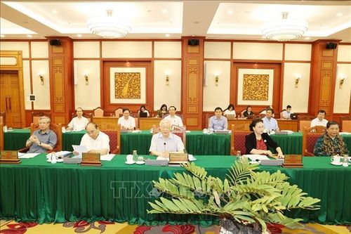 Bộ Chính trị làm việc với 10 tỉnh thành về chuẩn bị Đại hội Đảng