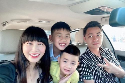 Sao Việt đưa con đi khai giảng năm học mới 2020