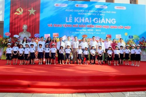 Bí thư Thành ủy Vinh dự lễ khai giảng Trường Tiểu học Lê Mao