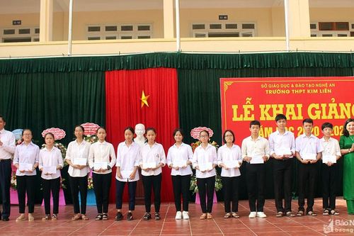 Phó Chủ tịch UBND tỉnh Hoàng Nghĩa Hiếu dự lễ khai giảng Trường THPT Kim Liên (Nam Đàn)
