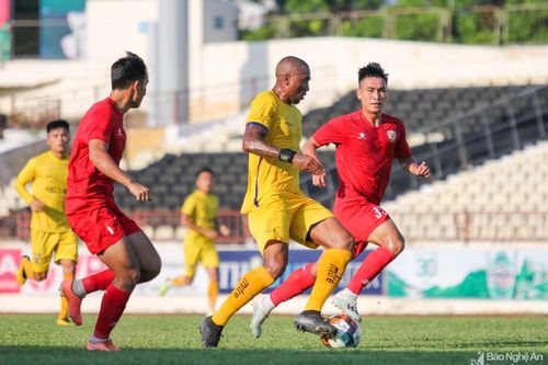 Ngoại binh ghi bàn, Sông Lam Nghệ An hòa giao hữu Hồng Lĩnh Hà Tĩnh