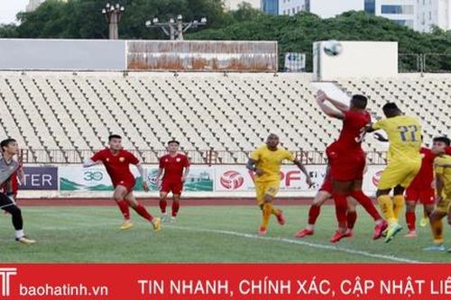 Ghi bàn phút 90, Xuân Mạnh cứu thua cho SLNA trước Hồng Lĩnh Hà Tĩnh