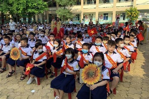 Học sinh Thành phố Hồ Chí Minh rộn ràng bước vào năm học mới