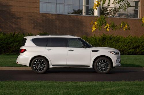 SUV động cơ V8, giá 1,6 tỷ đồng, cạnh tranh với Mercedes-Benz GLS-Class, Lexus LX 570