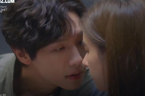 Ji Hyun Woo và Kim So Eun suýt hôn hụt mấy lần trong 'Lonely Enough To Love' tập 4