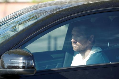 Messi vẫn chưa xuất hiện tại Trung tâm Ciutat Esportiva để kiểm tra Covid-19