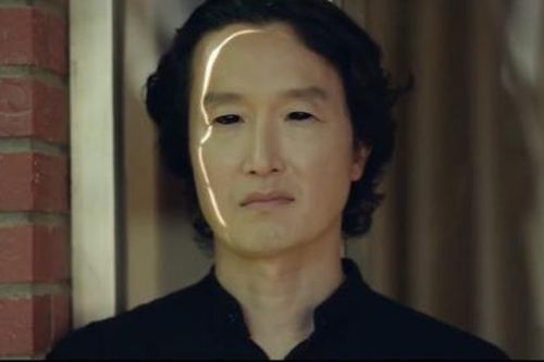 Thuyết âm mưu về cha ruột của Lee Jun Ki trong Flower of Evil, phải chăng cuộc đời đã đối xử quá đáng với anh