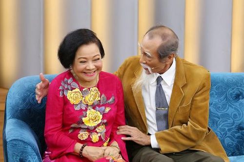 Tình yêu đáng ngưỡng mộ: Vợ 'ông Ba bắt rắn' Đất Phương Nam đỏ mặt kể chuyện 'cua' chồng
