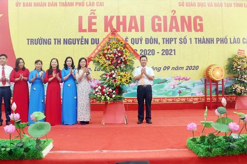 Các trường học tưng bừng khai giảng năm học mới