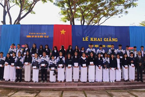 35 suất học bổng đến với học sinh nghèo vượt khó
