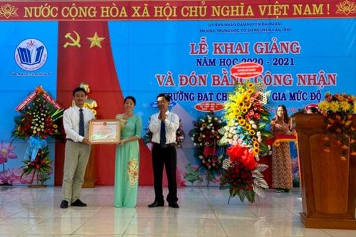 Trường Mầm non đầu tiên của huyện Đạ Huoai vinh dự đón nhận Bằng đạt chuẩn Quốc gia mức độ 2