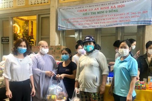TP.HCM : Tổ đình Từ Nghiêm tổ chức siêu thị mini hỗ trợ người nghèo