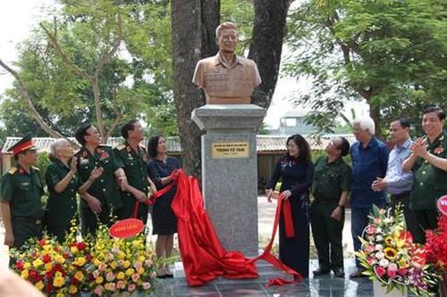 Khánh thành bức tượng Anh hùng lực lượng vũ trang Trịnh Tố Tâm