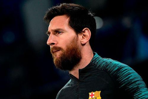 Messi ở lại Barcelona thêm một mùa giải