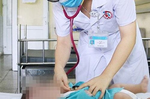 Từ trường hợp con bị ngộ độc thuốc nhỏ mũi đến nhầm lẫn tai hại rất nhiều bố mẹ đang vô tình mắc phải
