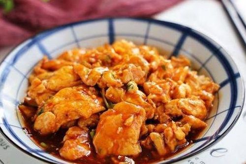 Trứng không hấp, rán mà đem xào với thứ nước 'nhà nghèo' này, cả nồi cơm 'đánh bay' trong tích tắc