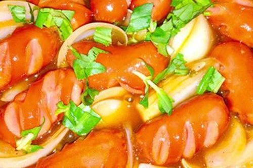 Ngon tuyệt món xúc xích xào me