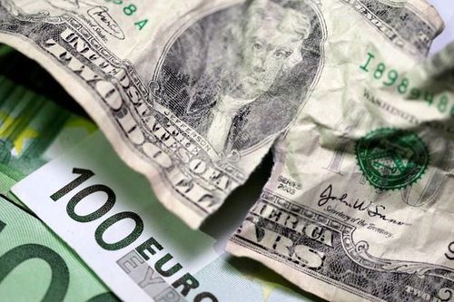 Châu Âu đau đầu vì đồng USD suy yếu