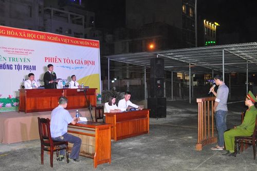 'Phiên tòa giả định' về tận khu dân cư