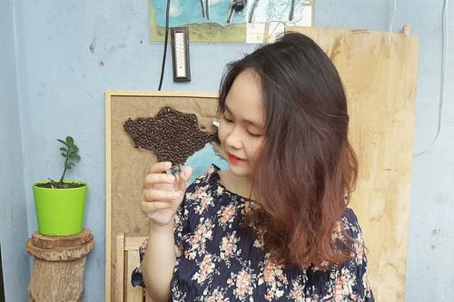 Cô gái 9x khởi nghiệp giữa mùa dịch từ phế liệu điện tử