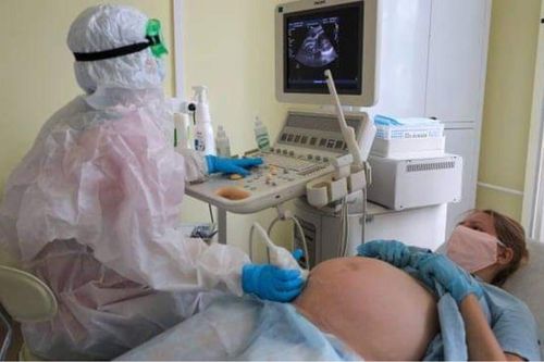 Tại sao bà bầu mắc COVID-19 lại không có triệu chứng?