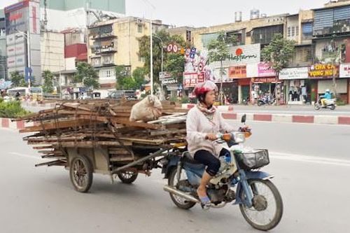Hà Nội thí điểm hỗ trợ đổi xe máy cũ nát lấy xe máy mới