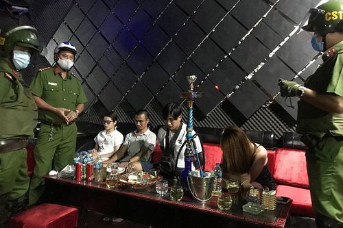 Phát hiện 7 'dân chơi' dương tính chất ma túy trong vũ trường ở An Giang