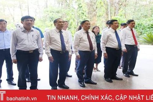 Chủ tịch Hội đồng lý luận trung ương Nguyễn Xuân Thắng dâng hương tri ân tại Đồng Lộc