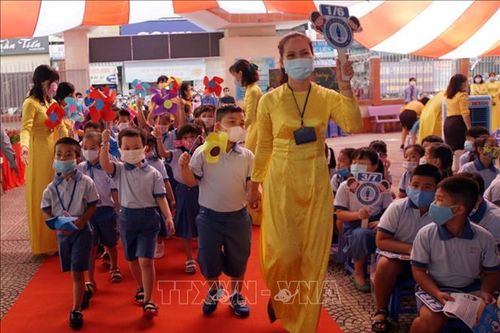 Phó Thủ tướng Thường trực Trương Hòa Bình dự khai giảng tại Thành phố Hồ Chí Minh