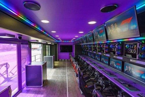 Clip: Cận cảnh quán net lưu động siêu khủng Cooler Master MasterRide