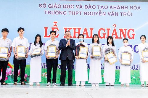 SACOMBANK dành hơn 3,5 tỷ đồng trao học bổng cho học sinh năm học 2020 - 2021