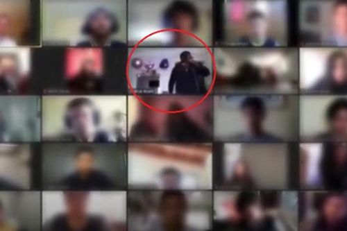 Kẻ cướp xông vào nhà khi học sinh đang học qua Zoom, thầy giáo và cả lớp đều thấy